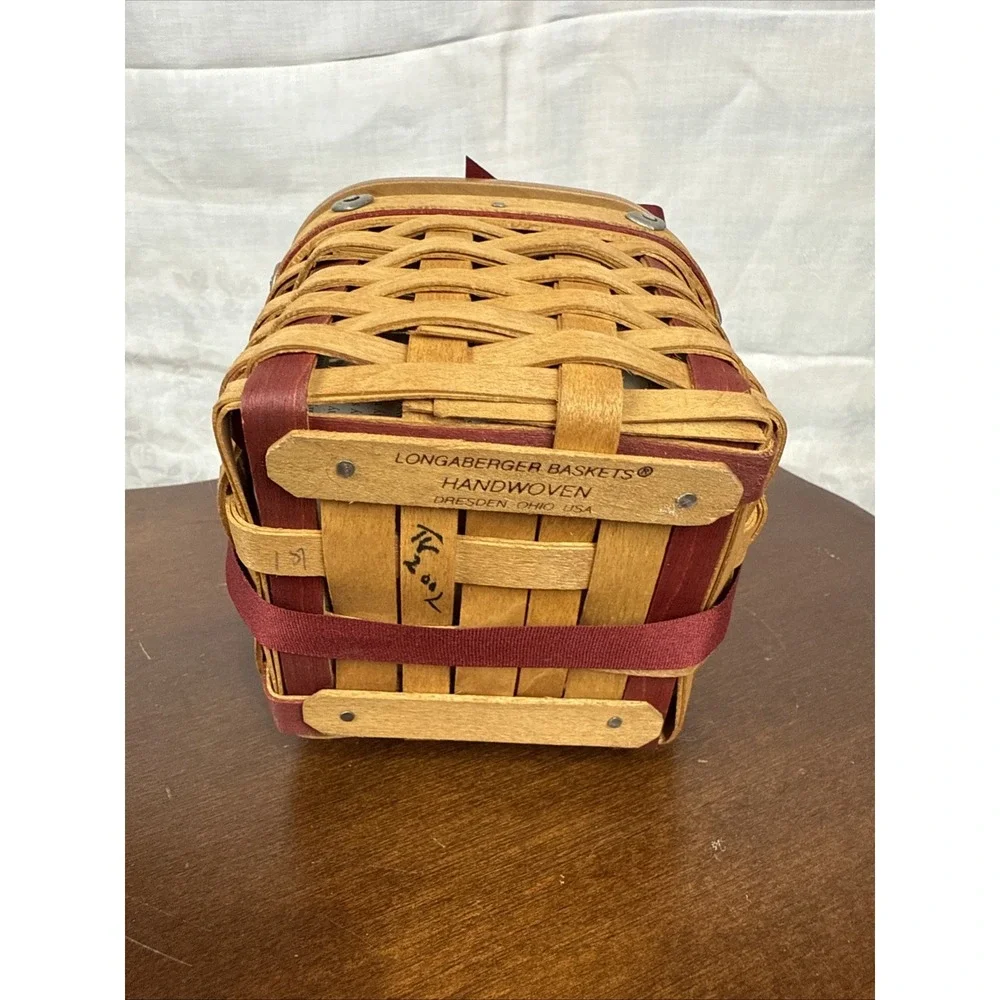 Longaberger 2002 Small Sweetest Gift Sweetheart Basket, Protector & Ribbon‎ Lid,